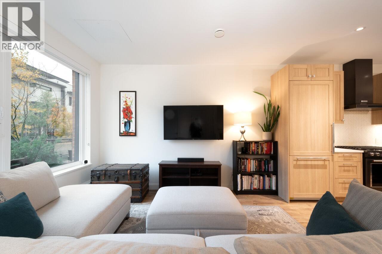 122 525 E 2nd Street, North Vancouver, British Columbia  V7L 1E1 - Photo 2 - R3114719