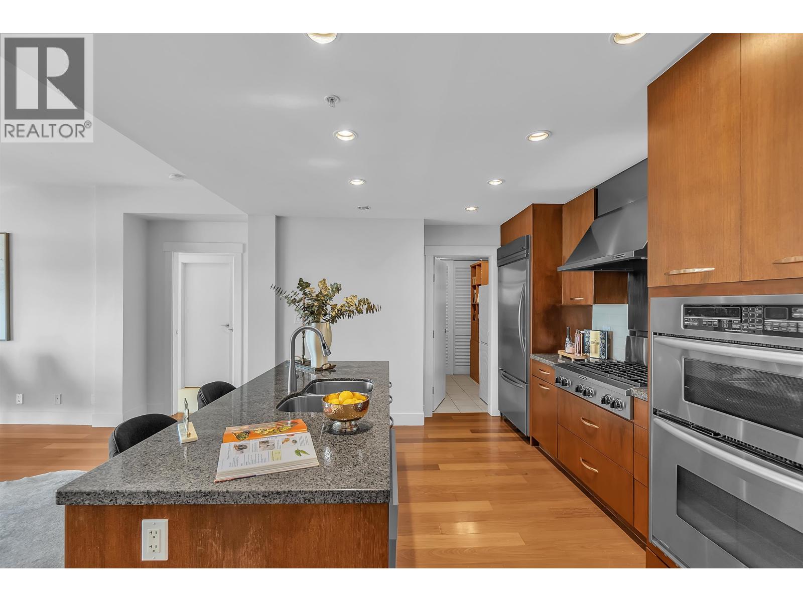 702 3335 Cypress Place, West Vancouver, British Columbia  V7S 3J8 - Photo 14 - R3114722