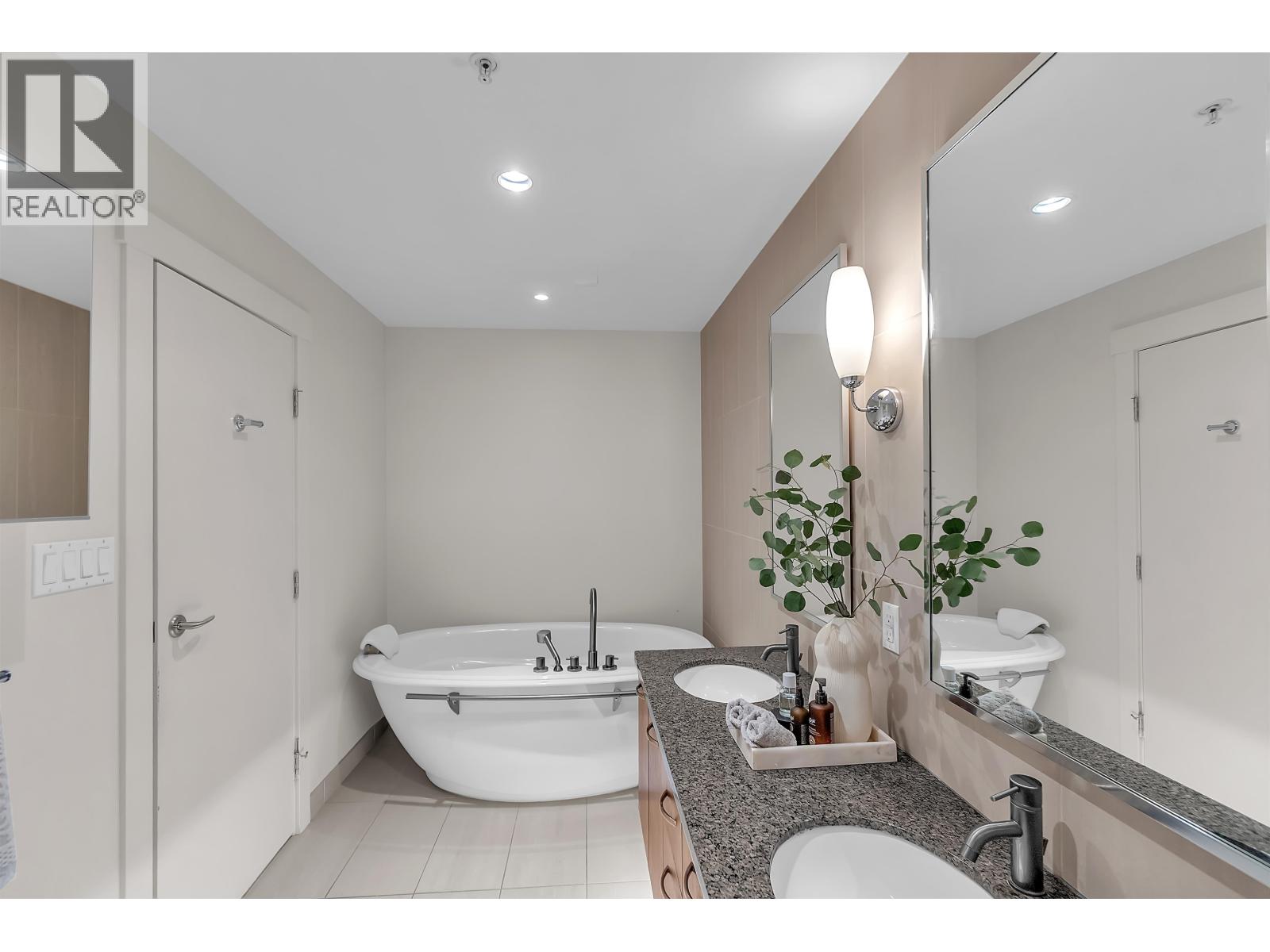 702 3335 Cypress Place, West Vancouver, British Columbia  V7S 3J8 - Photo 22 - R3114722