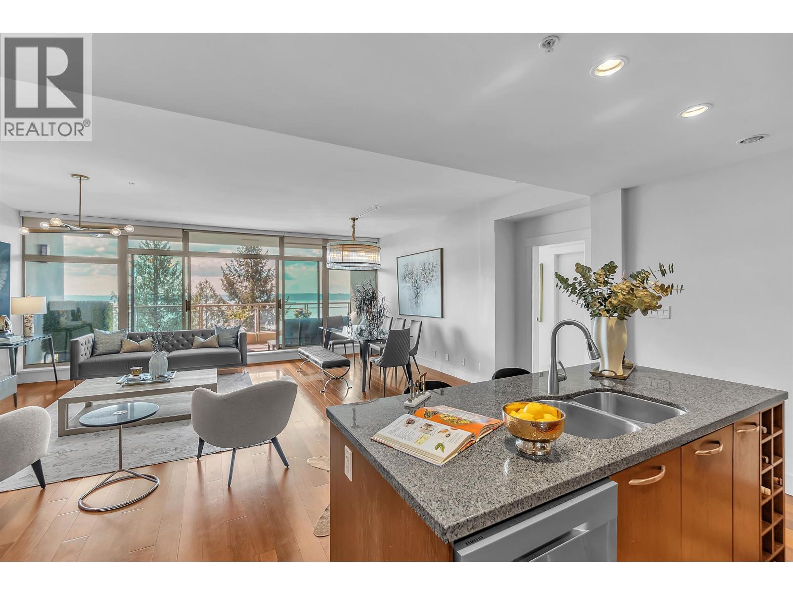 702 3335 Cypress Place, West Vancouver, British Columbia  V7S 3J8 - Photo 4 - R3114722