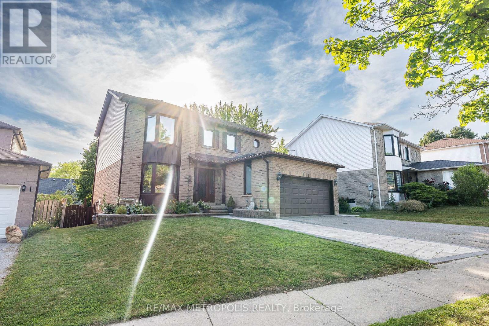 UPPER - 22 MAYFLOWER STREET, Whitby, Ontario