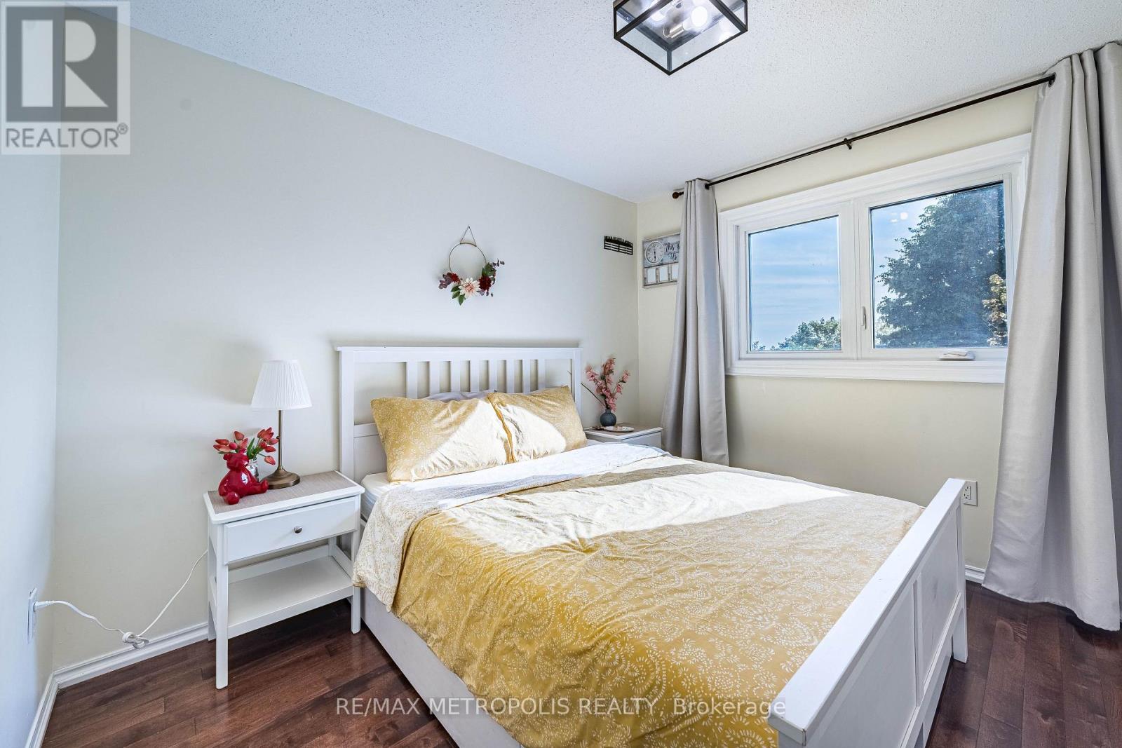 Upper - 22 Mayflower Street, Whitby, Ontario  L1N 8A9 - Photo 11 - E13032424