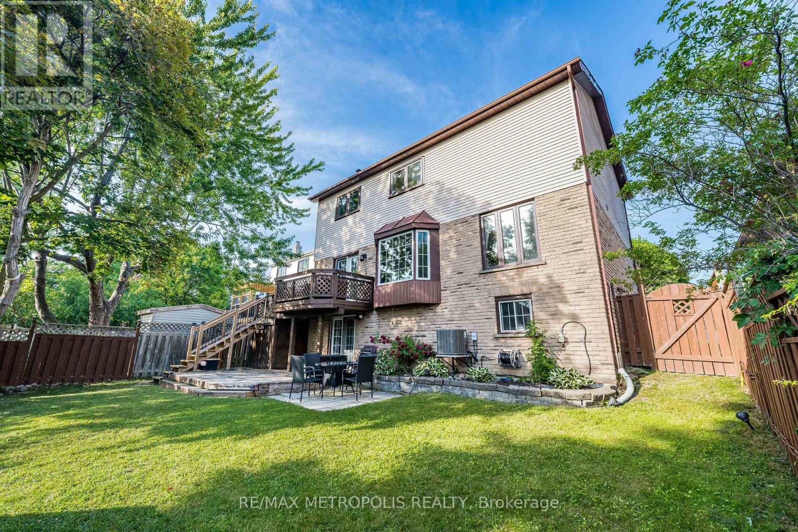 Upper - 22 Mayflower Street, Whitby, Ontario  L1N 8A9 - Photo 15 - E13032424