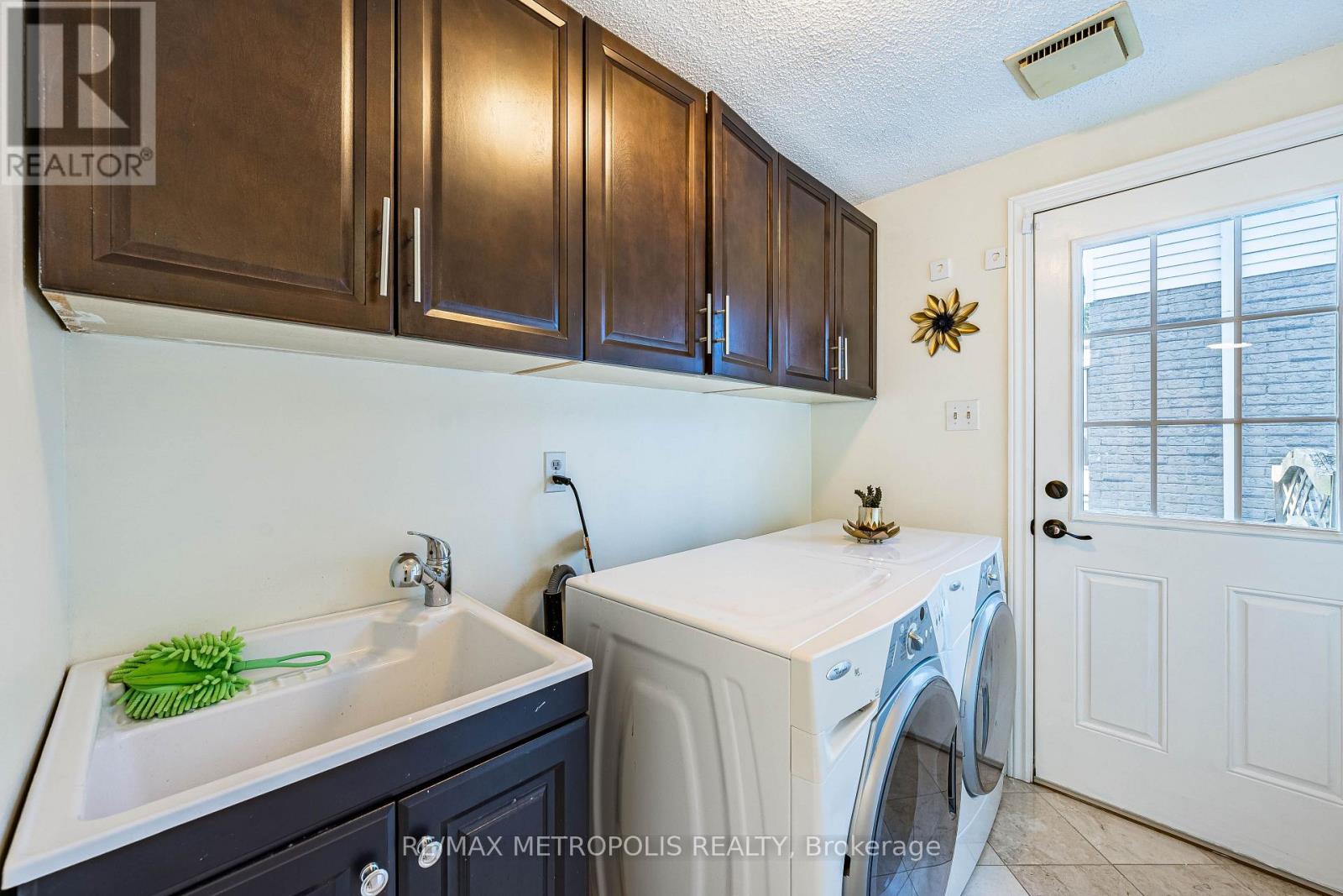 Upper - 22 Mayflower Street, Whitby, Ontario  L1N 8A9 - Photo 7 - E13032424