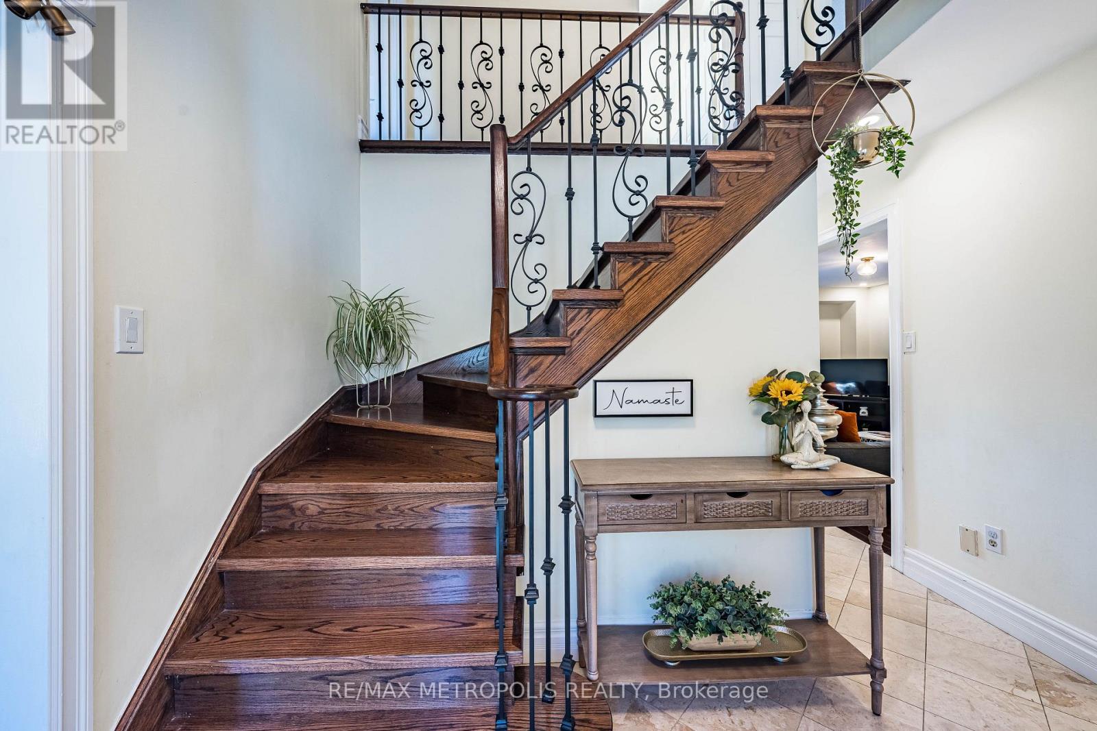 Upper - 22 Mayflower Street, Whitby, Ontario  L1N 8A9 - Photo 8 - E13032424