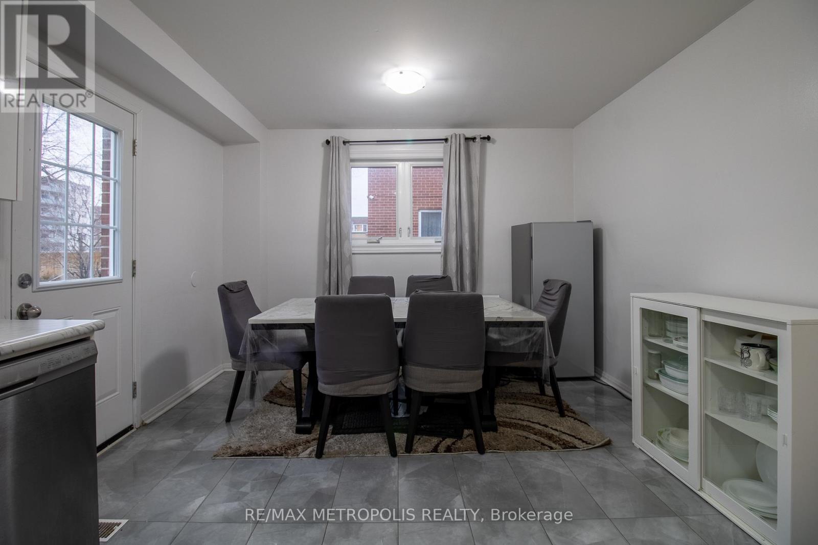 1098 Cedar Street, Oshawa, Ontario  L1J 3R9 - Photo 10 - E13032494