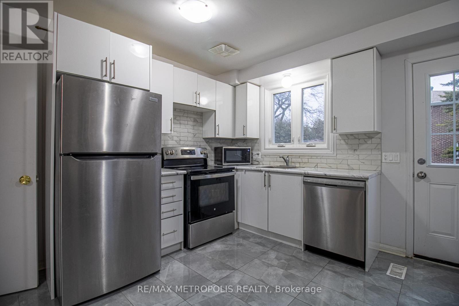 1098 Cedar Street, Oshawa, Ontario  L1J 3R9 - Photo 11 - E13032494