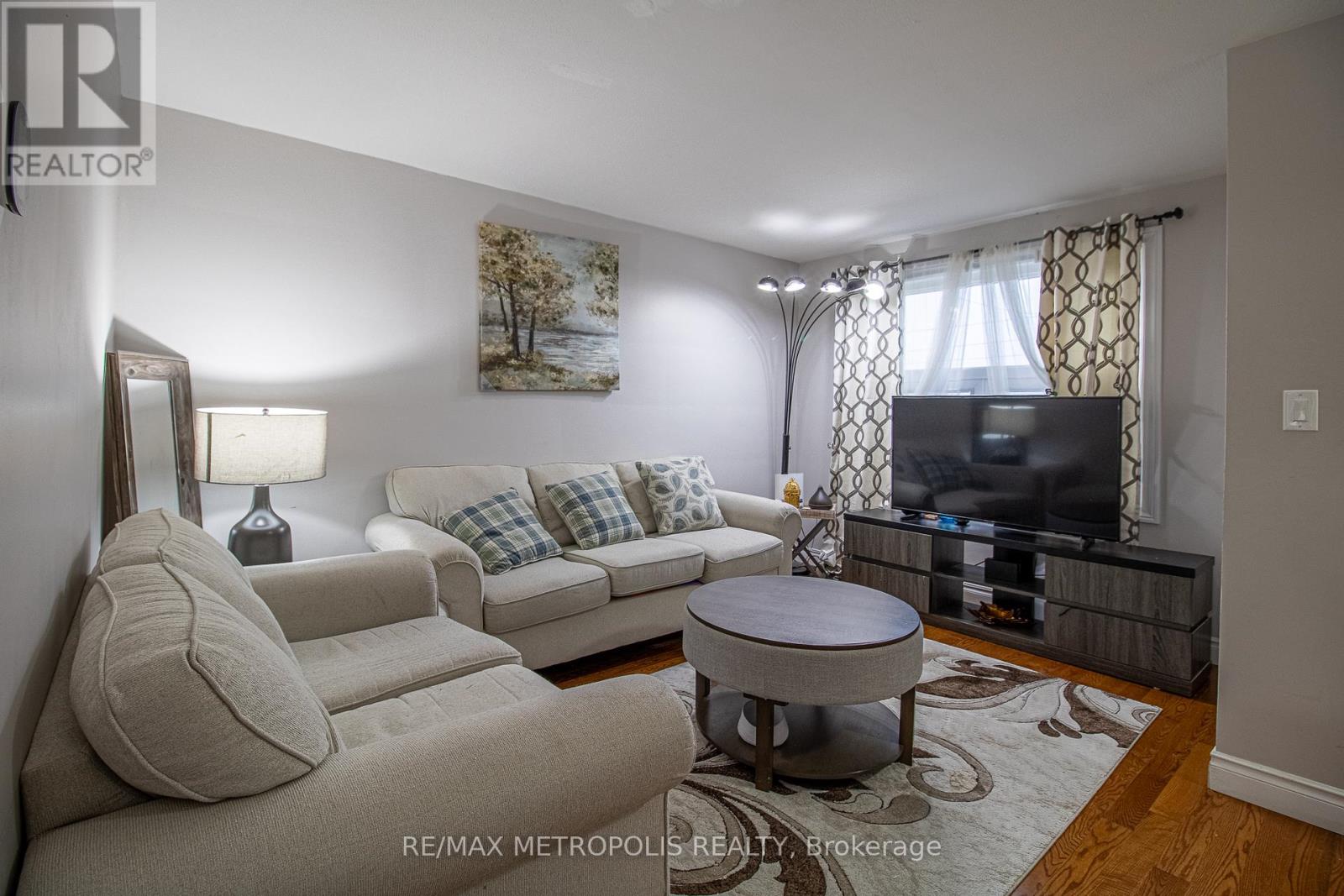 1098 Cedar Street, Oshawa, Ontario  L1J 3R9 - Photo 4 - E13032494