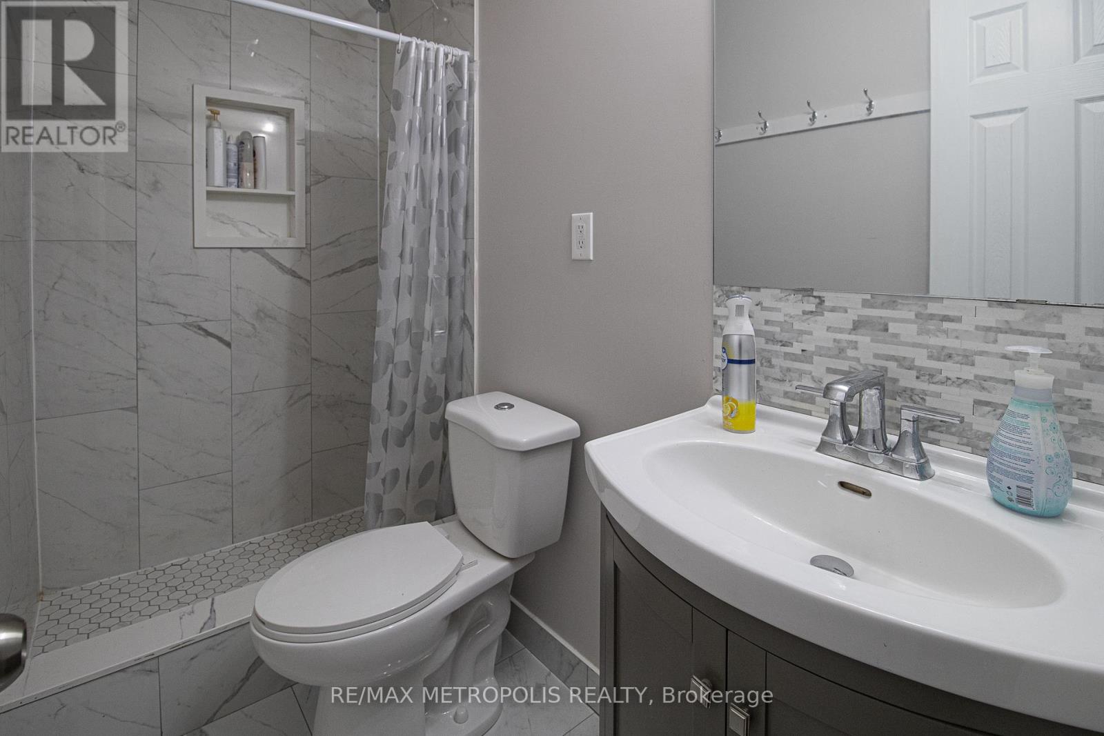 1098 Cedar Street, Oshawa, Ontario  L1J 3R9 - Photo 8 - E13032494