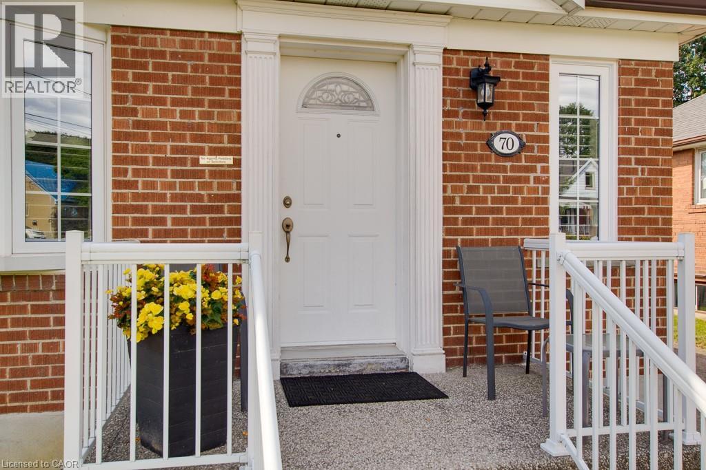 70 Westleigh Crescent, Etobicoke, Ontario  M8W 3Z7 - Photo 2 - 40809739