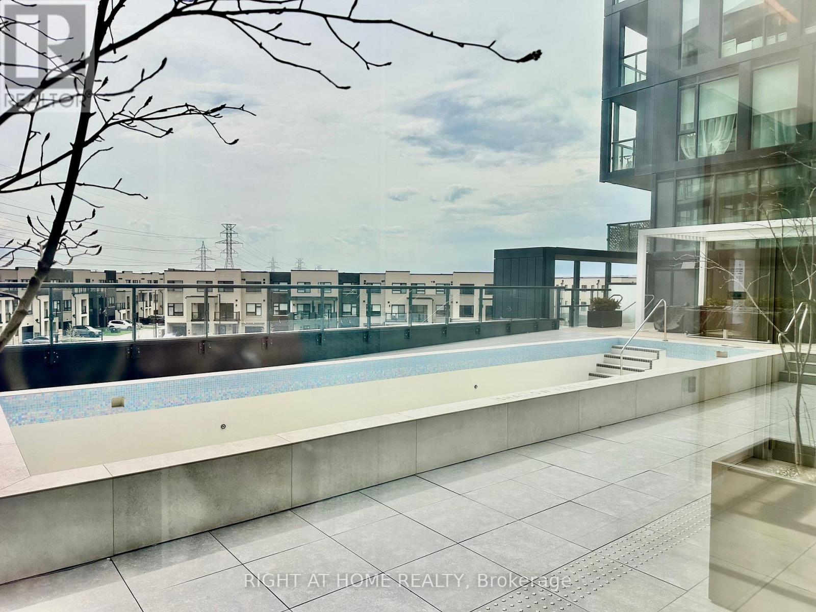 B613 - 3200 Dakota Common, Burlington, Ontario  L7M 2A9 - Photo 30 - W12967884