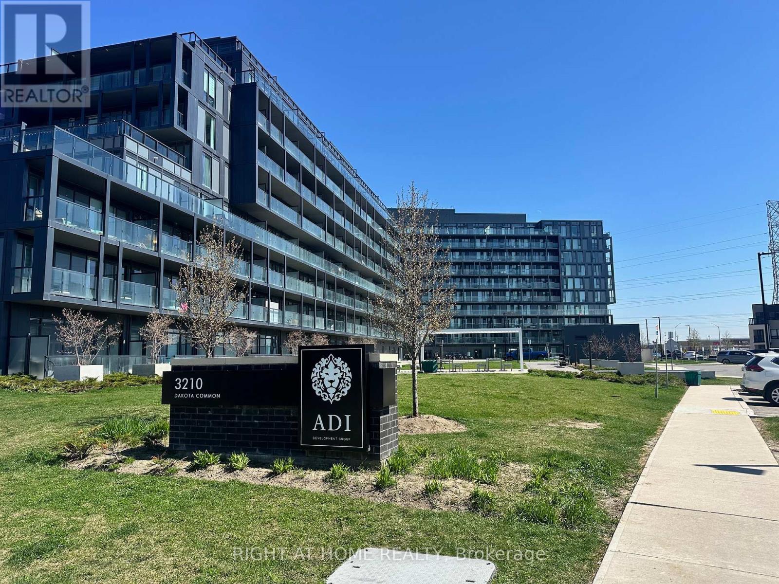 B613 - 3200 DAKOTA COMMON, Burlington, Ontario