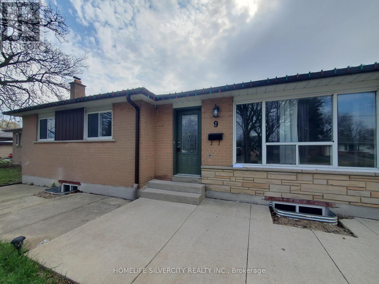 9 Belmont Drive, Brampton, Ontario  L6T 2K4 - Photo 4 - W13027452