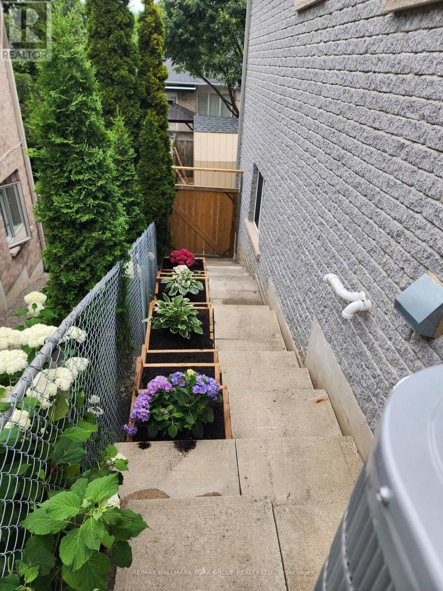 18 Todd Drive, Barrie (Bayshore), Ontario  L4N 9K6 - Photo 41 - S13032486