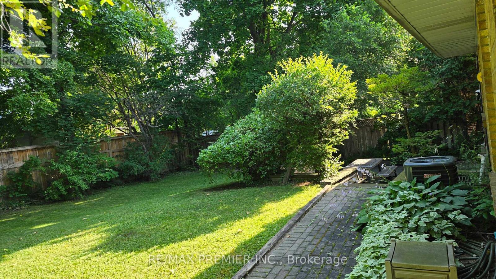 11 Northolt Court, Toronto, Ontario  M9A 3B1 - Photo 17 - W13032464