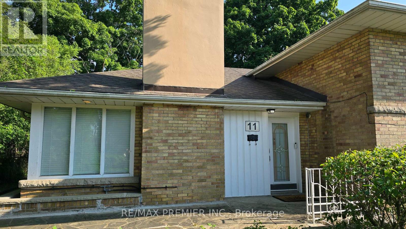 11 Northolt Court, Toronto, Ontario  M9A 3B1 - Photo 2 - W13032464