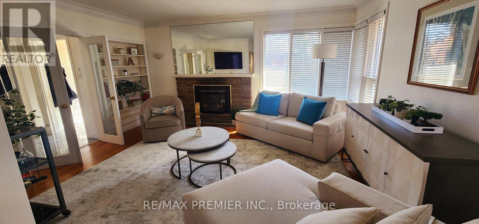 11 Northolt Court, Toronto, Ontario  M9A 3B1 - Photo 4 - W13032464