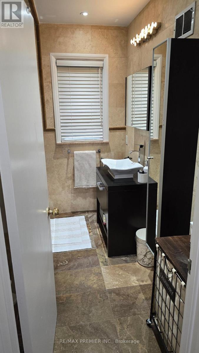 11 Northolt Court, Toronto, Ontario  M9A 3B1 - Photo 9 - W13032464