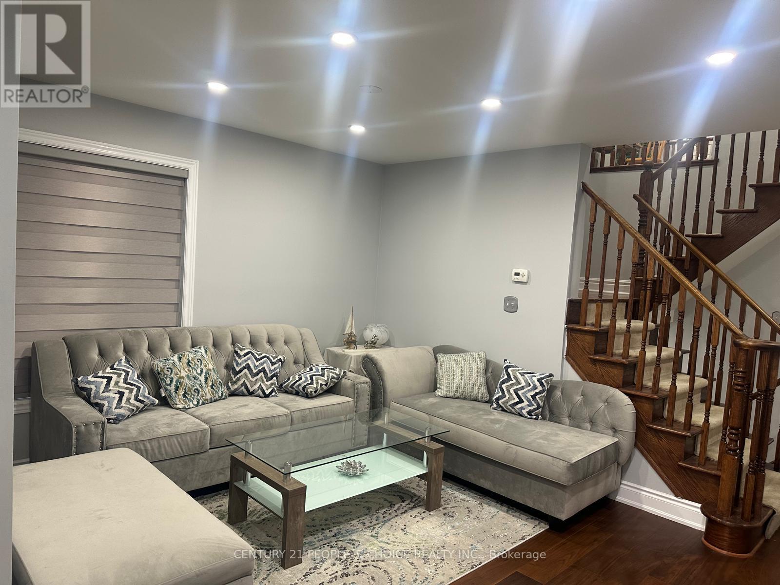 1657 Samuelson Circle, Mississauga, Ontario  L5N 7Z8 - Photo 2 - W13032478