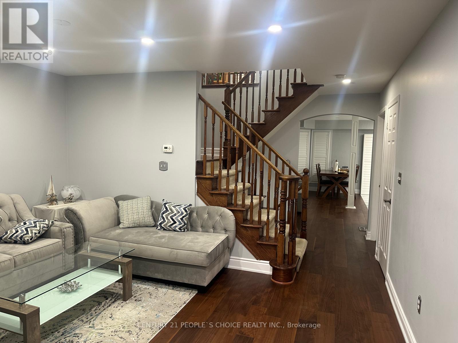 1657 Samuelson Circle, Mississauga, Ontario  L5N 7Z8 - Photo 3 - W13032478