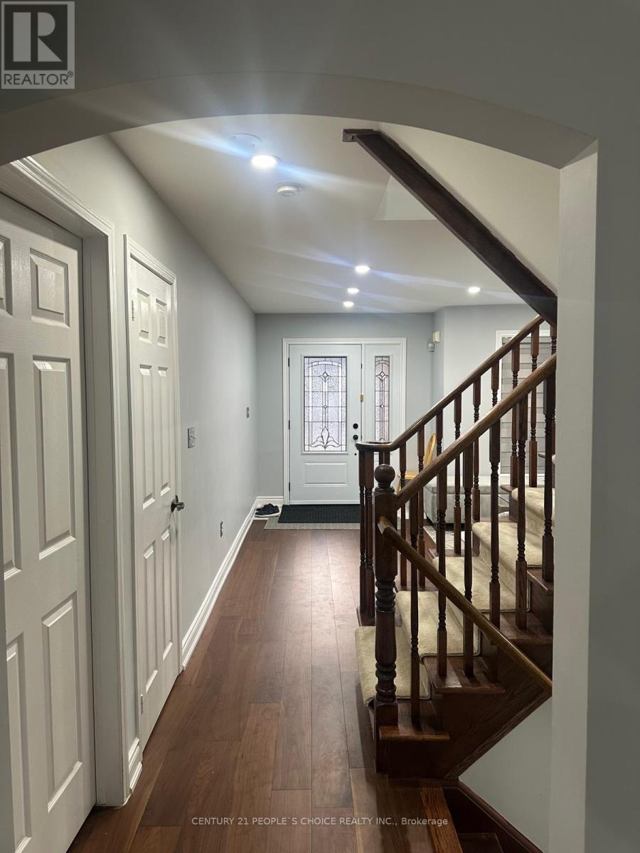 1657 Samuelson Circle, Mississauga, Ontario  L5N 7Z8 - Photo 4 - W13032478