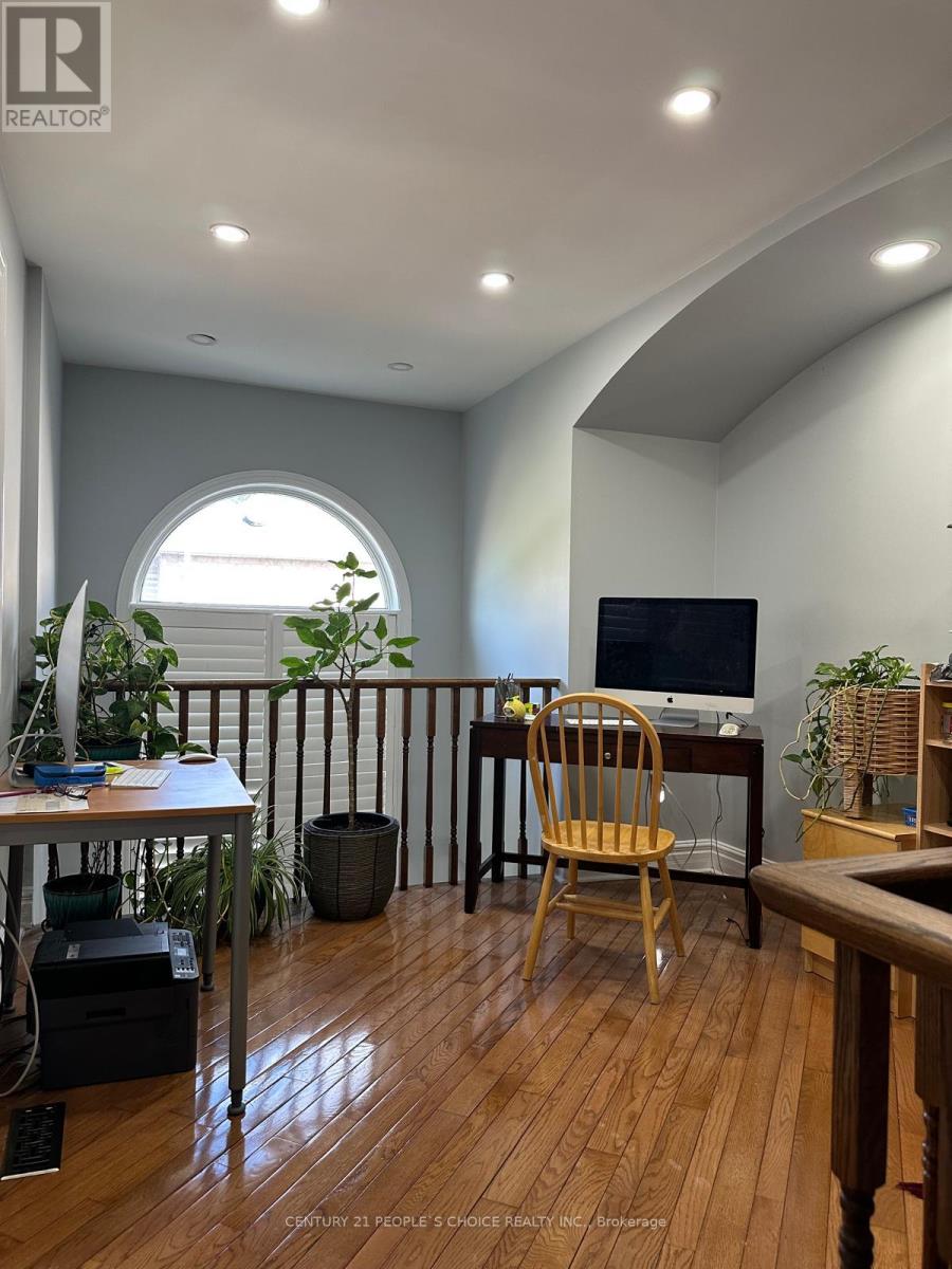 1657 Samuelson Circle, Mississauga, Ontario  L5N 7Z8 - Photo 9 - W13032478