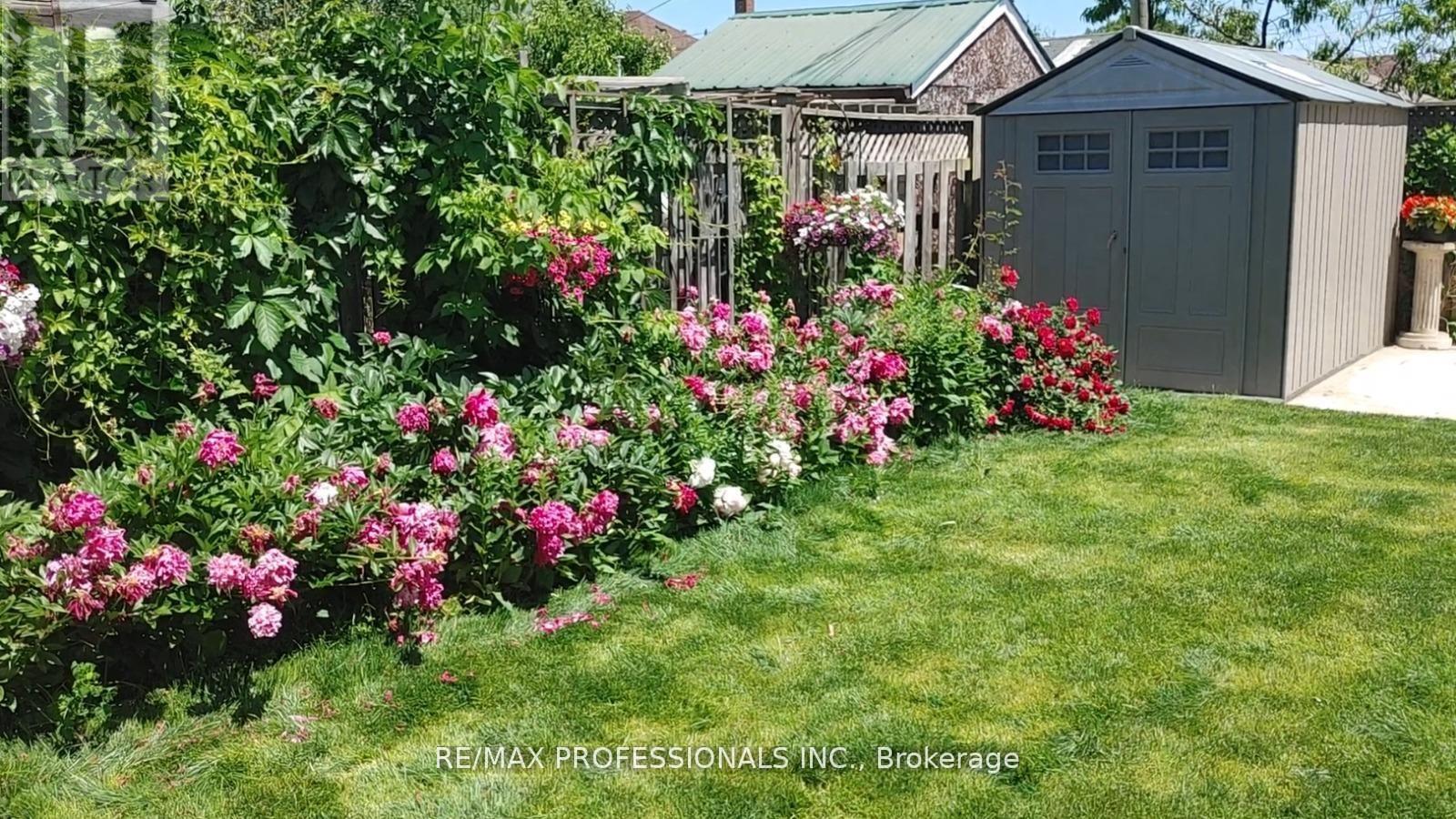 1 Gray Avenue, Toronto, Ontario  M6N 4S5 - Photo 37 - W13032498