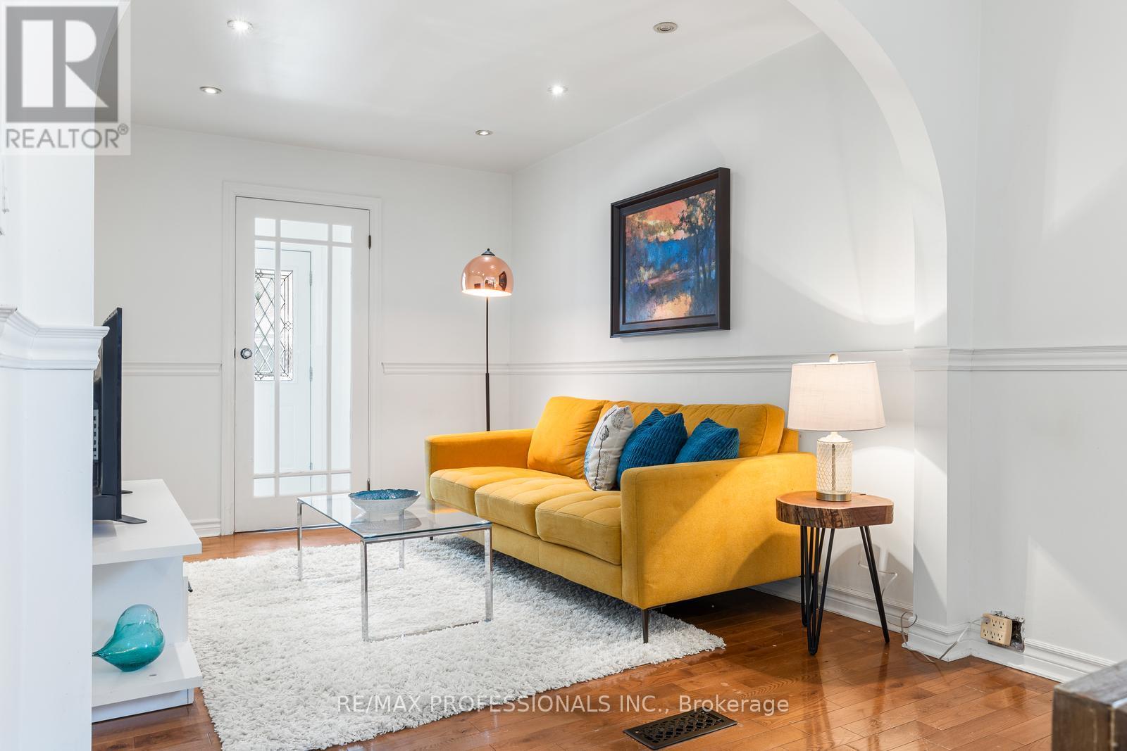 1 Gray Avenue, Toronto, Ontario  M6N 4S5 - Photo 4 - W13032498