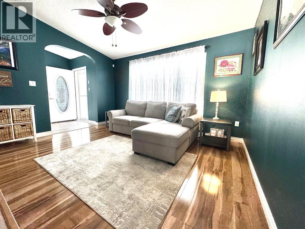 23 Keystone Place, Whitecourt, Alberta  T7S 0B2 - Photo 5 - A2286728