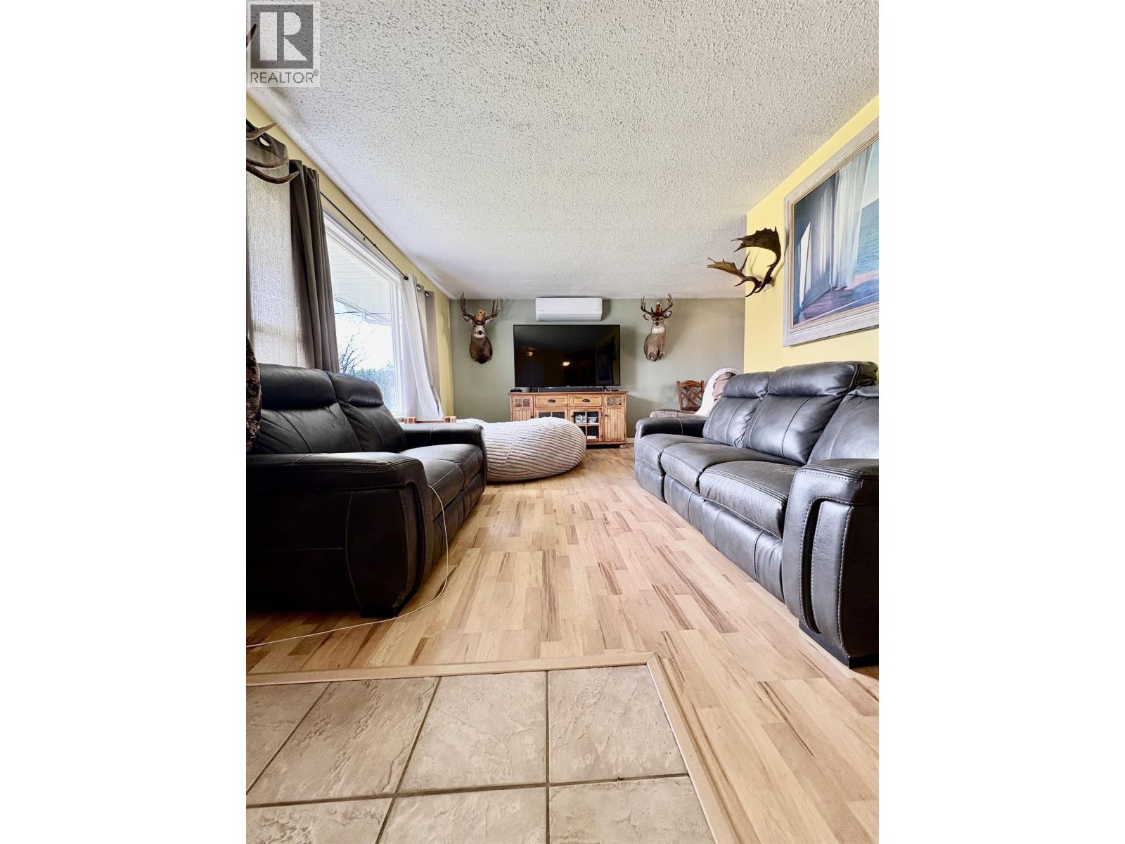 2307 Evergreen Street, Terrace, British Columbia  V8G 4S6 - Photo 2 - R3114784