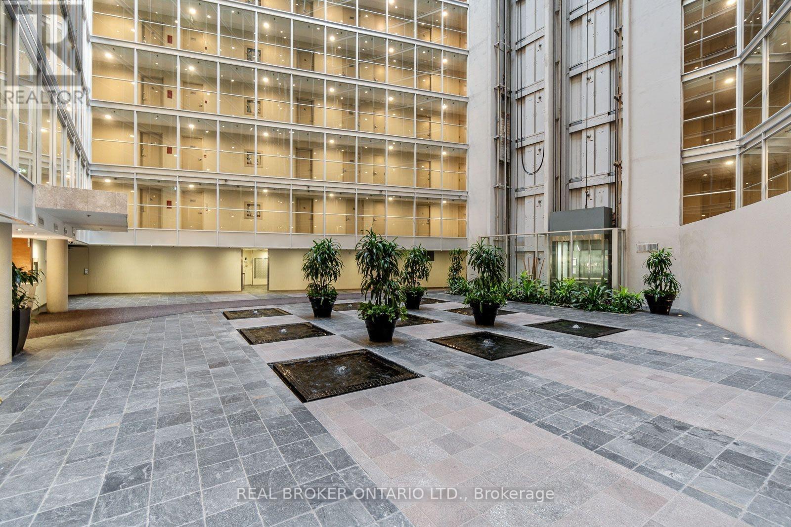 915 - 650 Queens Quay W, Toronto, Ontario  M5V 3N2 - Photo 3 - C13031476