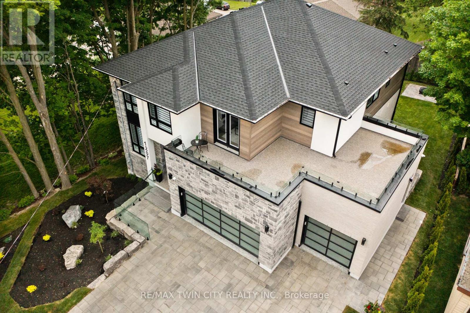 1207 Queen St Street N, Wilmot, Ontario  N0B 2E0 - Photo 3 - X13032472