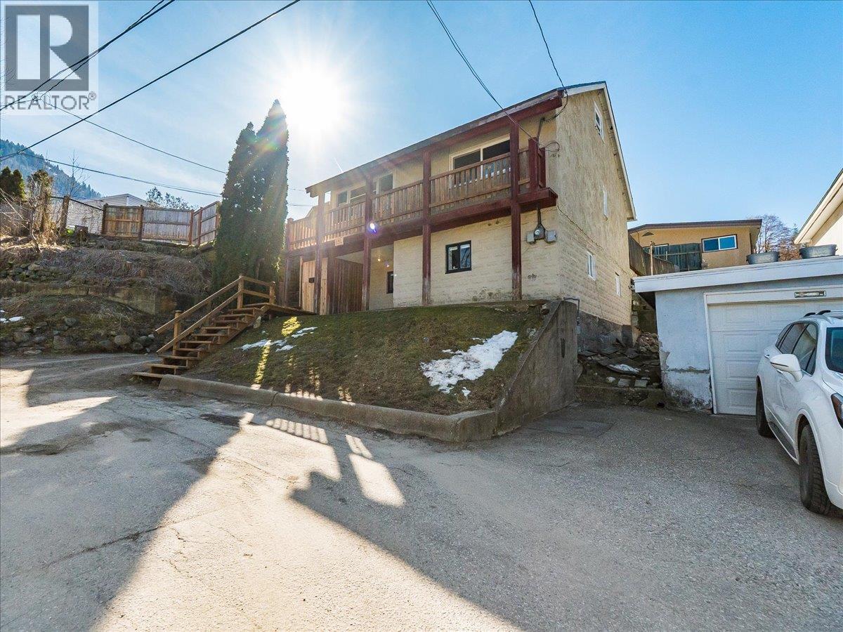 530 Turner Street, Warfield, British Columbia  V1R 2K2 - Photo 3 - 10377887