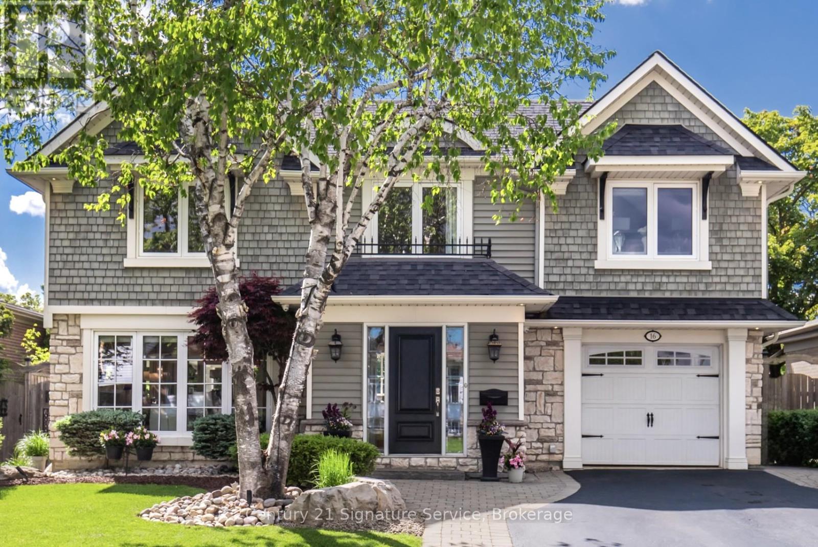 16 FERNDALE CRESCENT, Brampton, Ontario