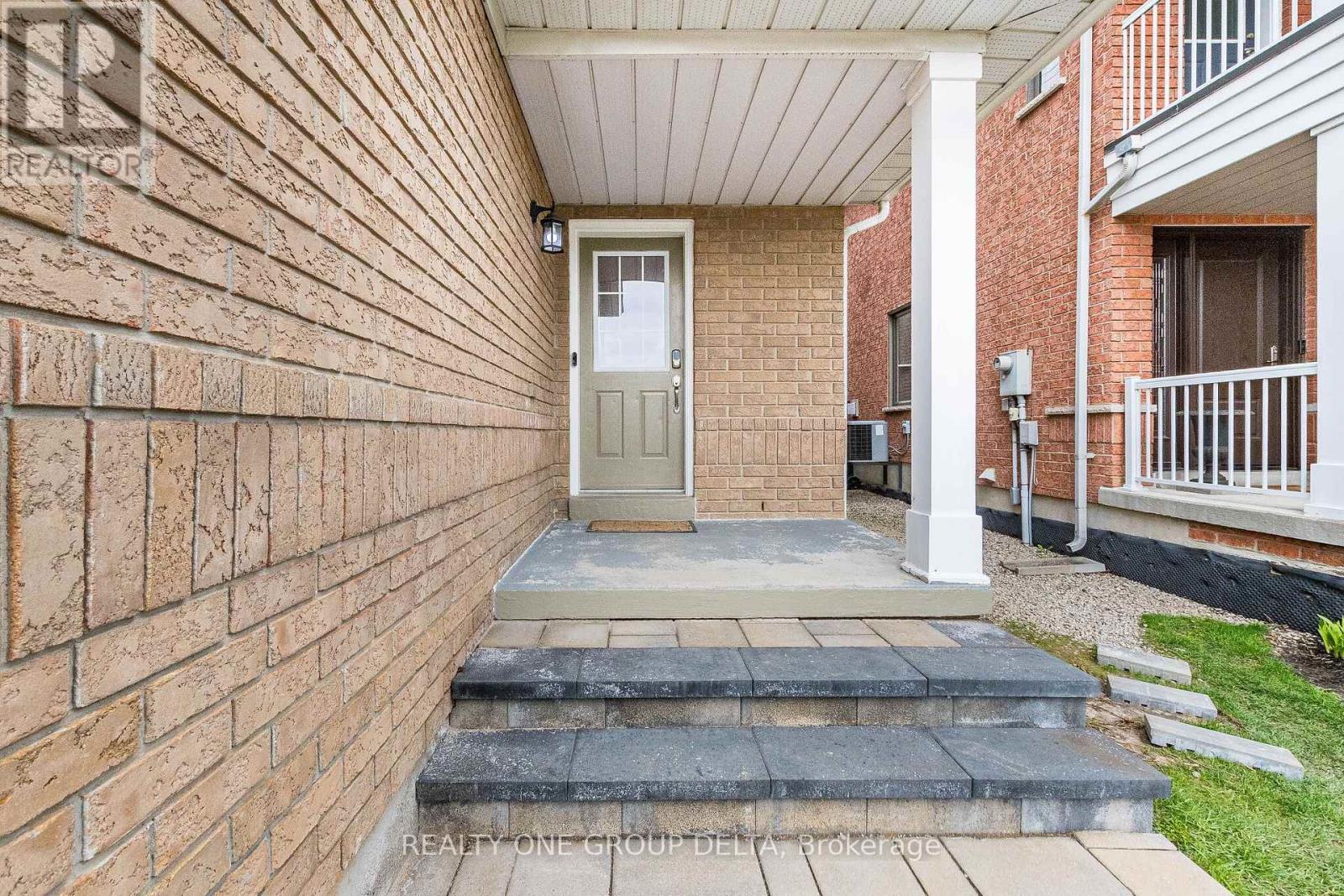 5897 Churchill Meadows Boulevard, Mississauga, Ontario  L5M 6Y1 - Photo 3 - W13031544