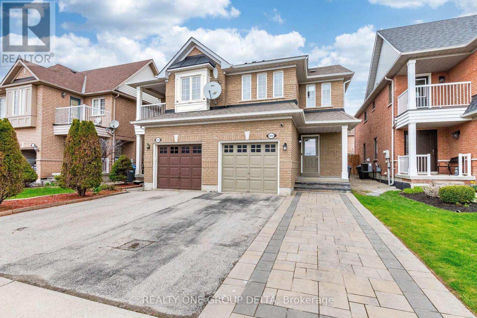 5897 Churchill Meadows Boulevard, Mississauga, Ontario  L5M 6Y1 - Photo 2 - W13031544