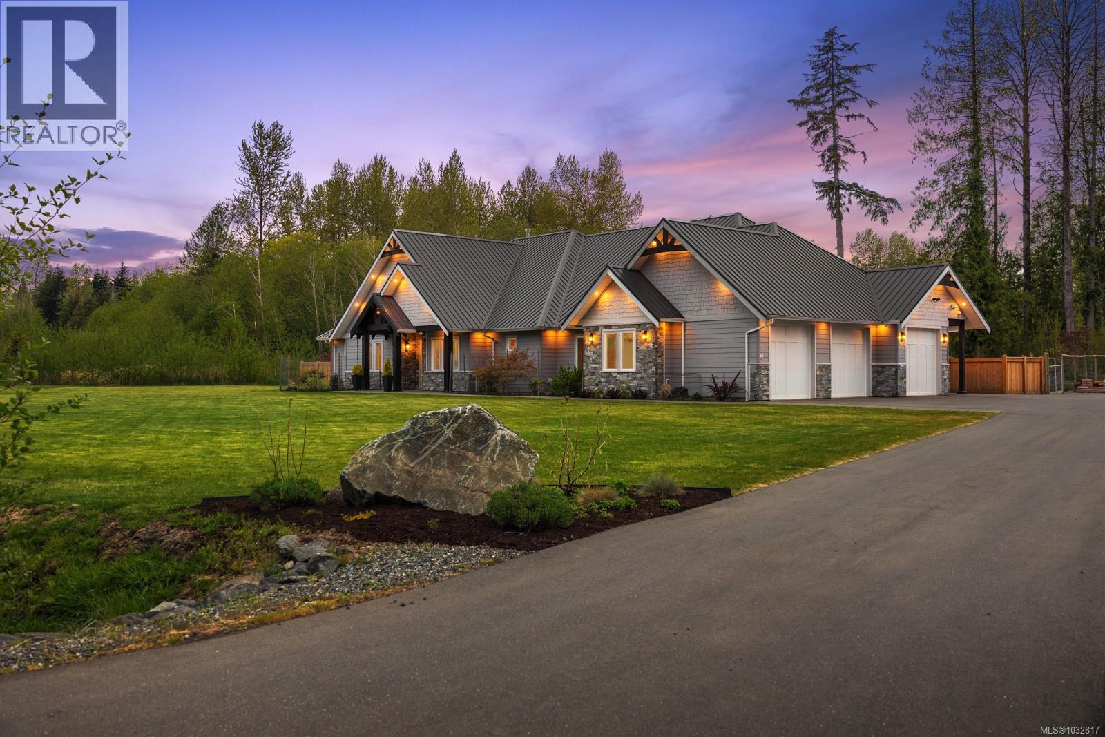 8757/8761 Oyster River Way, Black Creek, British Columbia  V9J 1K5 - Photo 2 - 1032817