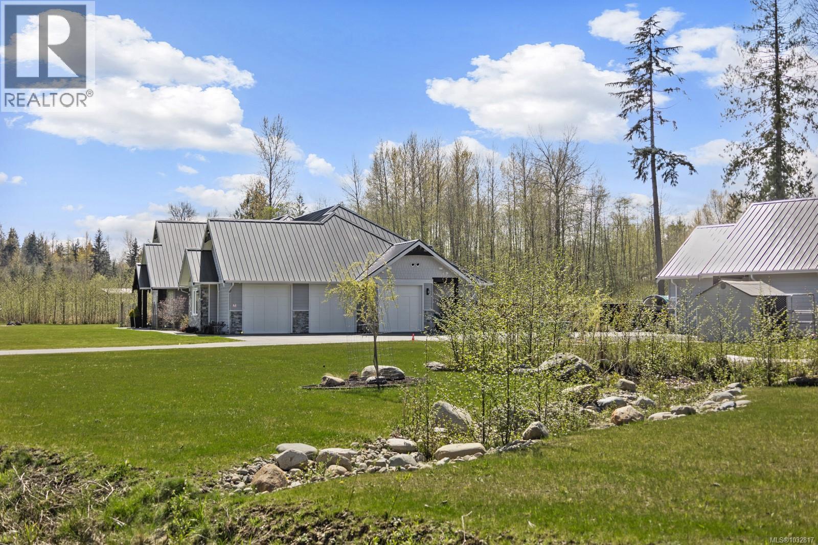 8757/8761 Oyster River Way, Black Creek, British Columbia  V9J 1K5 - Photo 77 - 1032817