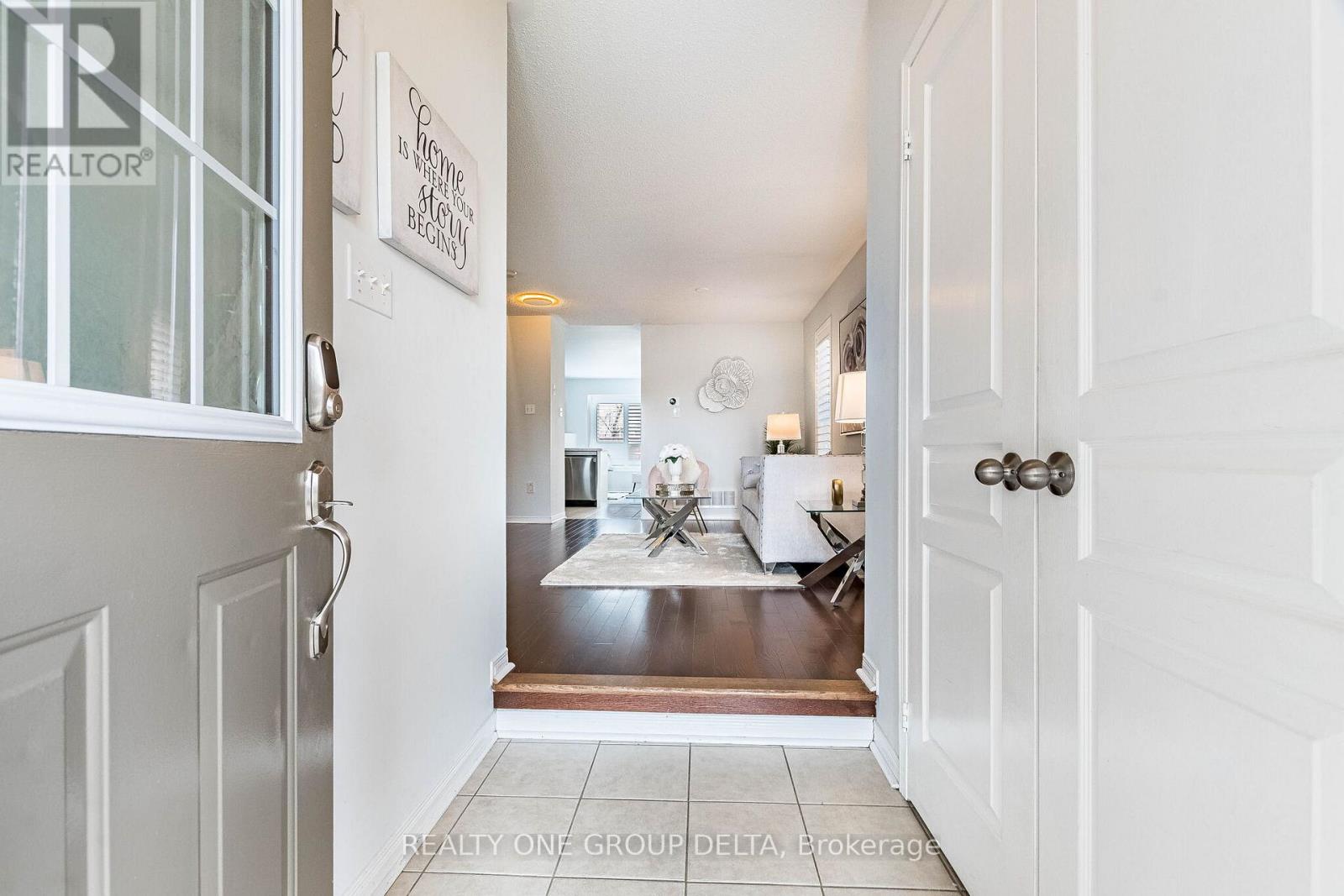 5897 Churchill Meadows Boulevard, Mississauga, Ontario  L5M 6Y1 - Photo 5 - W13031544