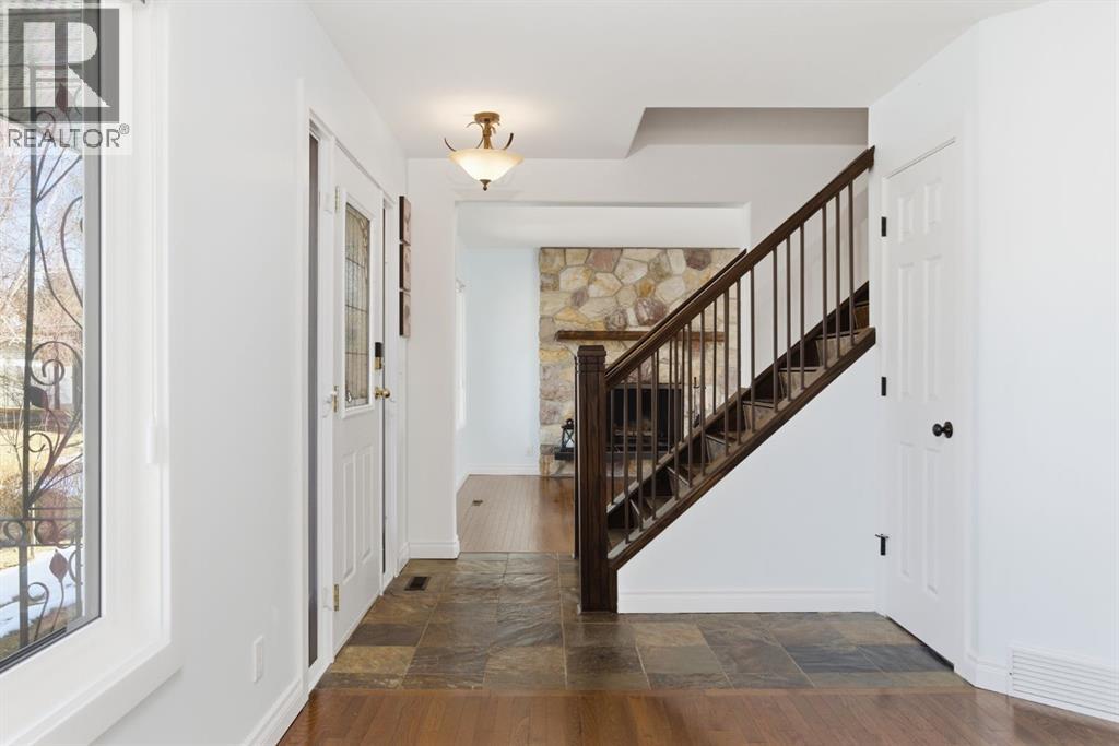 1315 Lake Michigan Crescent SE, Calgary, Alberta  T2J 3E9 - Photo 3 - A2298177