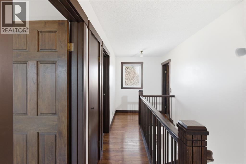 1315 Lake Michigan Crescent SE, Calgary, Alberta  T2J 3E9 - Photo 10 - A2298177