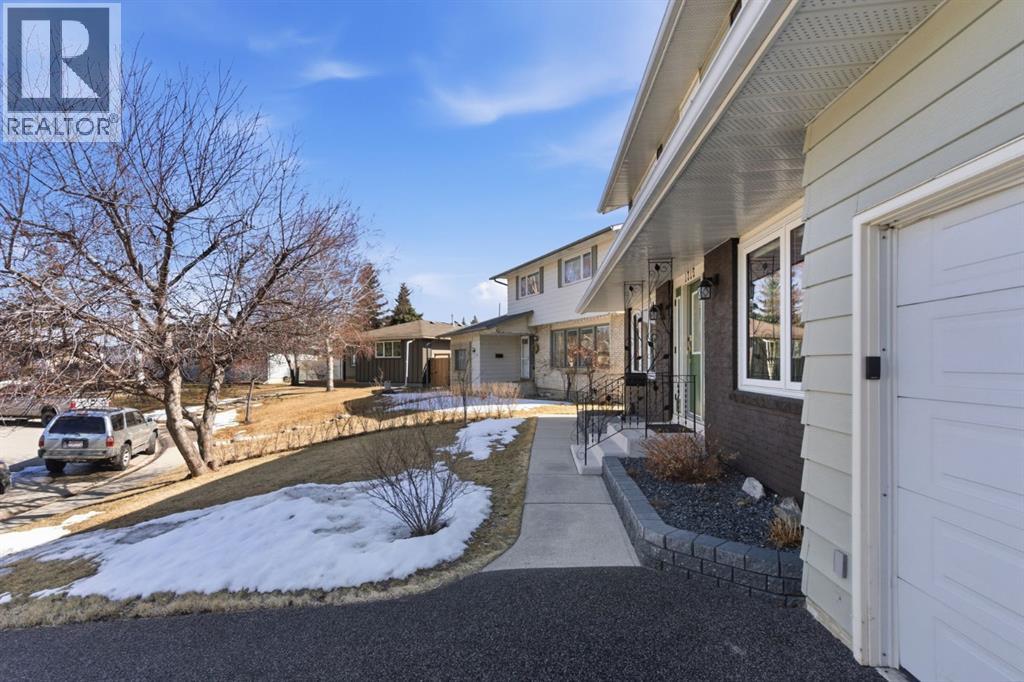 1315 Lake Michigan Crescent SE, Calgary, Alberta  T2J 3E9 - Photo 2 - A2298177