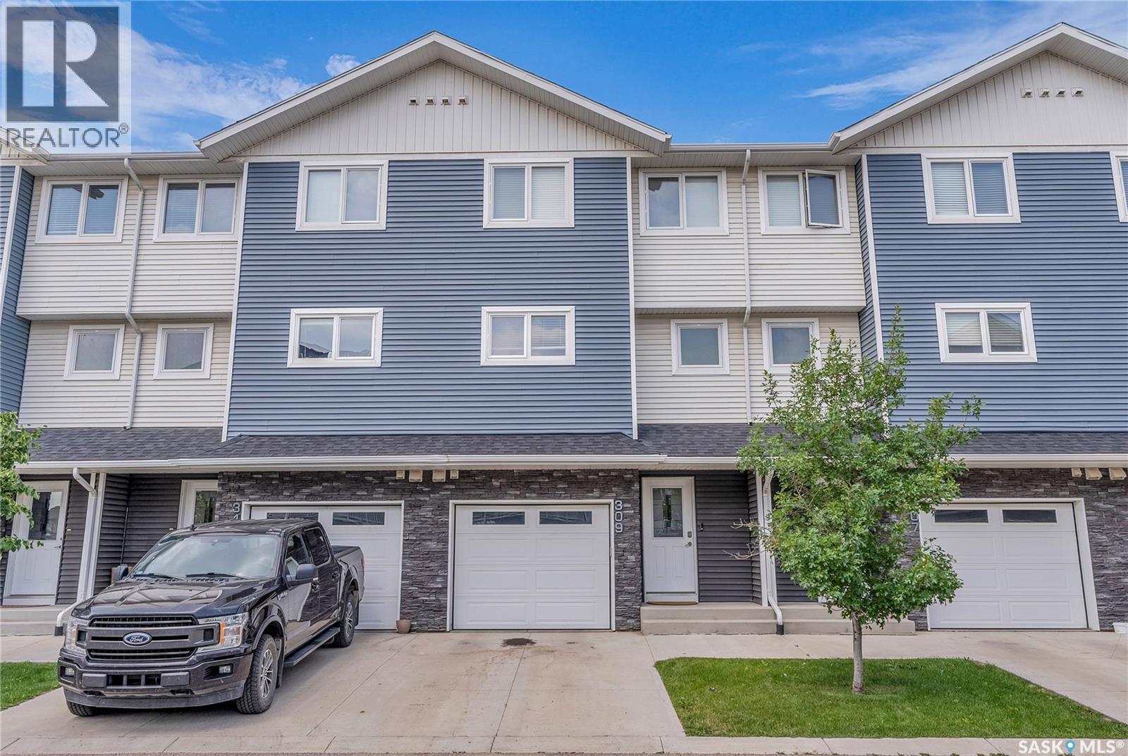 309 315 Kloppenburg Link, Saskatoon, Saskatchewan  S7W 0V9 - Photo 2 - SK033526