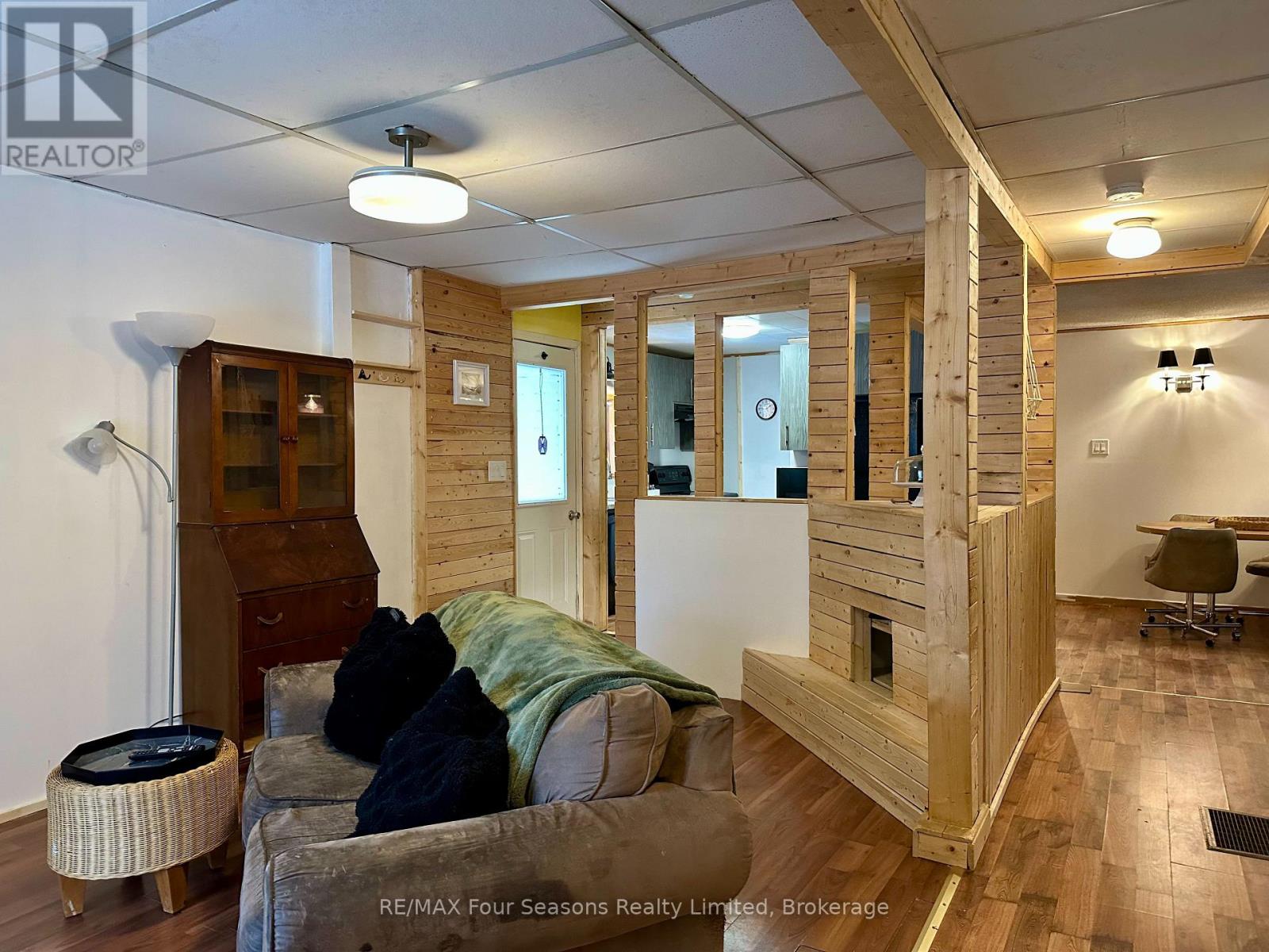 196 Melrose Avenue, Wasaga Beach, Ontario  L9Z 2T1 - Photo 4 - S12956794