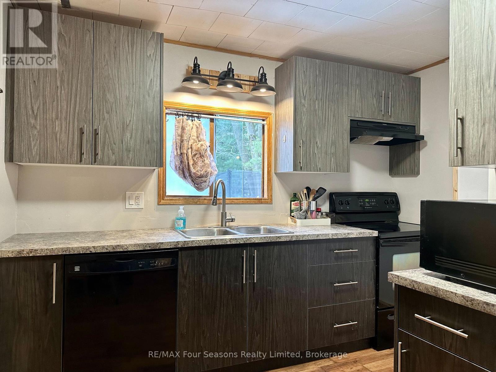 196 Melrose Avenue, Wasaga Beach, Ontario  L9Z 2T1 - Photo 8 - S12956794