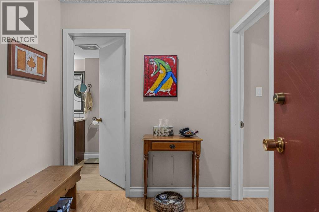 J, 413 Marten Street, Banff, Alberta  T1L 1G6 - Photo 24 - A2304248