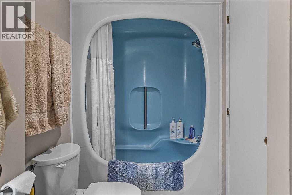 J, 413 Marten Street, Banff, Alberta  T1L 1G6 - Photo 28 - A2304248