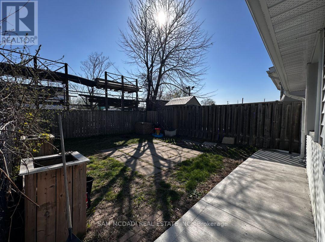 266 Beach Road, Hamilton, Ontario  L8L 4B2 - Photo 2 - X13032096