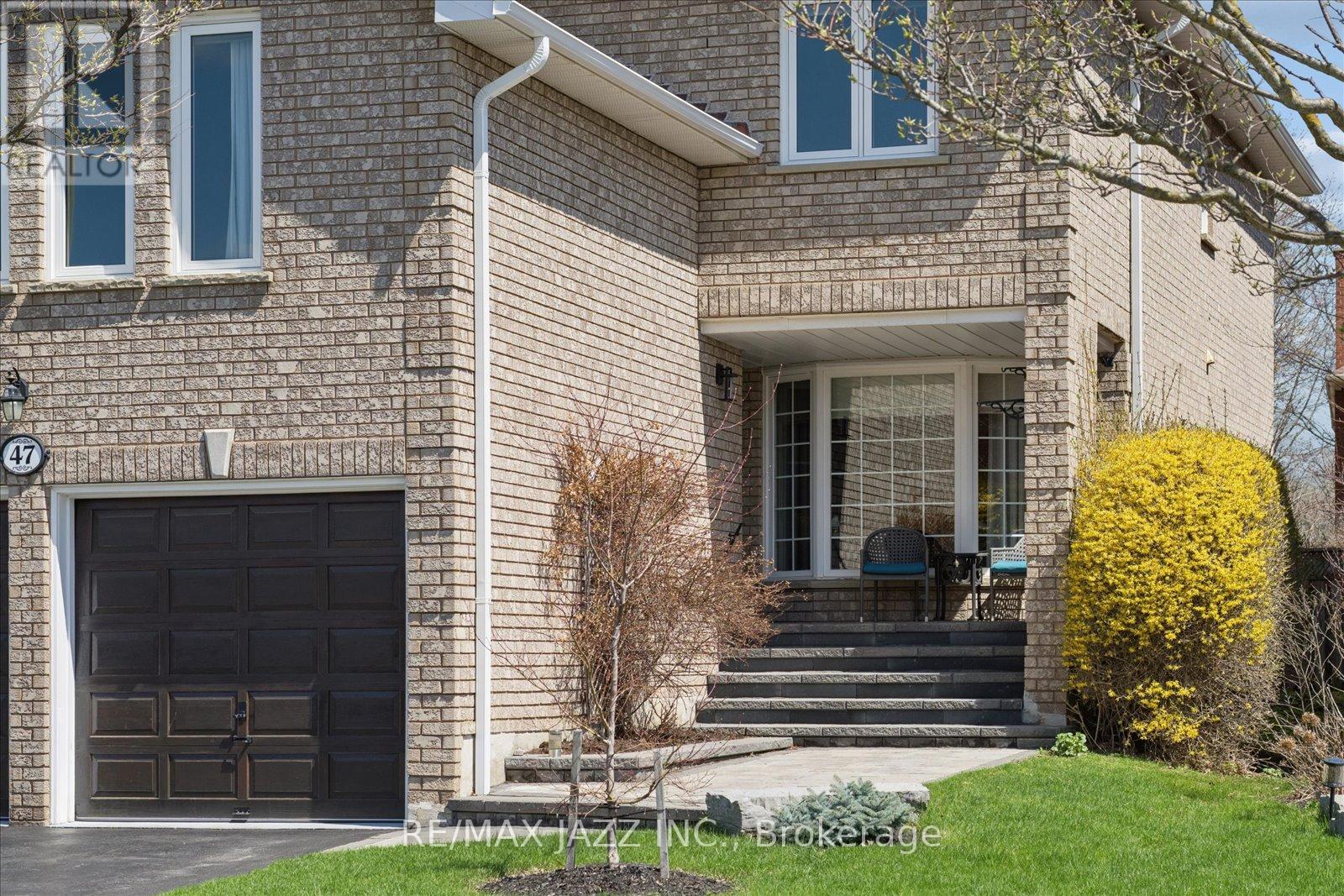 47 Waller Street, Whitby, Ontario  L1R 1Z8 - Photo 2 - E13032730