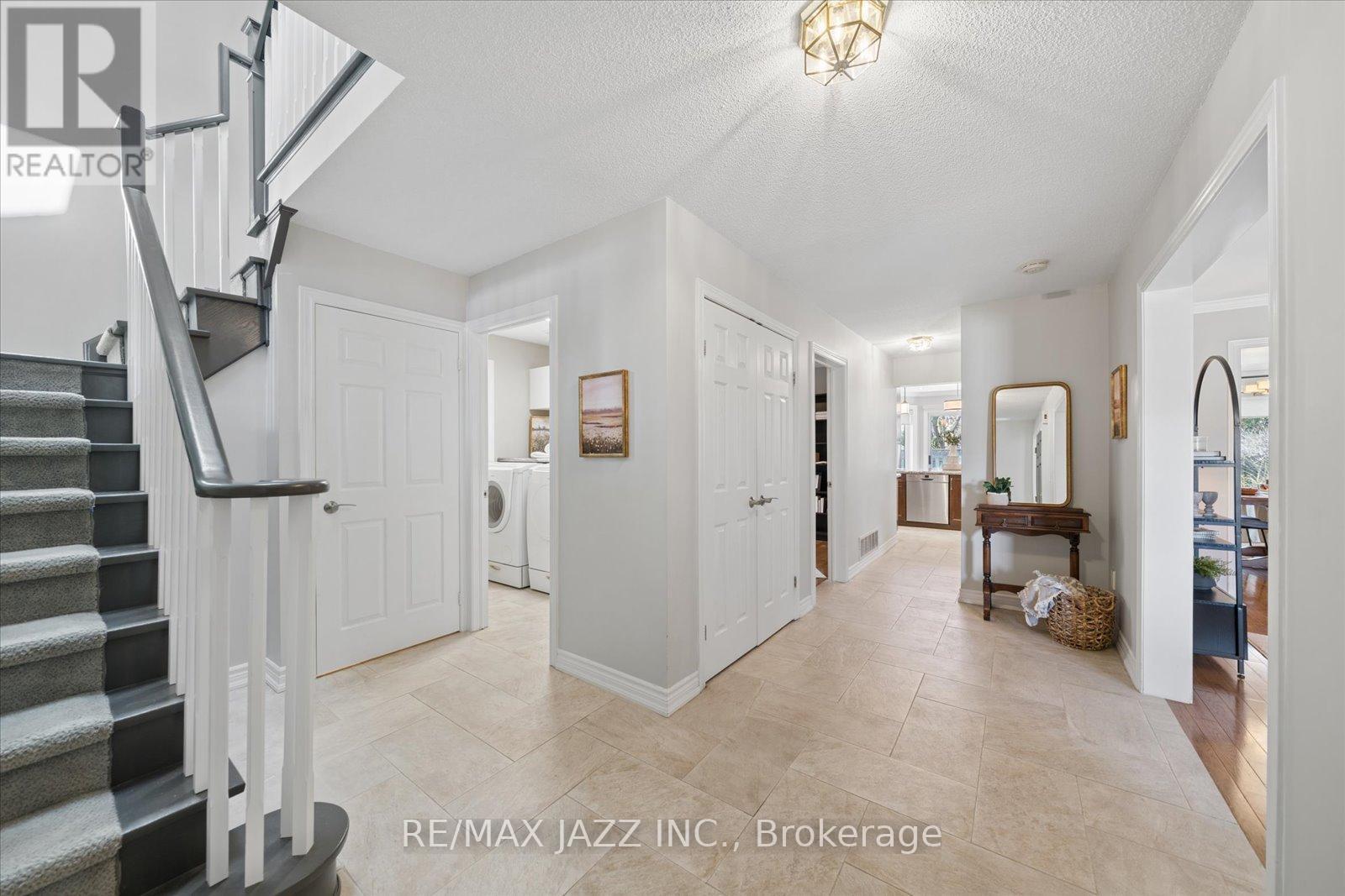 47 Waller Street, Whitby, Ontario  L1R 1Z8 - Photo 3 - E13032730